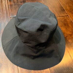 Lululemon Wide-Brim Bucket Hat
